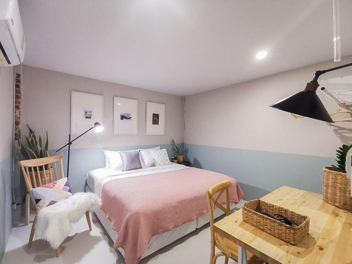 Snoozy Guesthouse Phuket Esterno foto