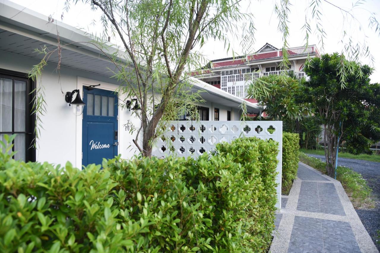 Snoozy Guesthouse Phuket Esterno foto